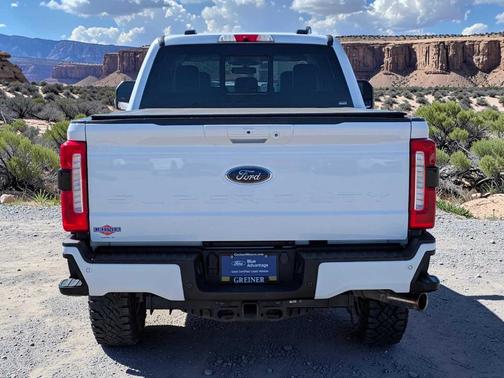 Oxford White 2024 Ford F-250 Lariat