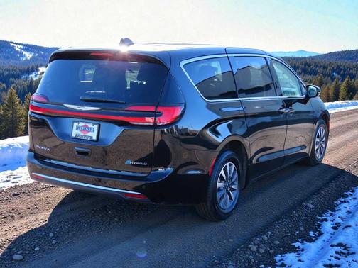 2024 Chrysler Pacifica Hybrid Select