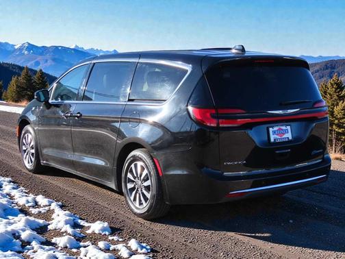 2024 Chrysler Pacifica Hybrid Select