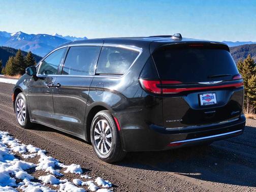 2024 Chrysler Pacifica Hybrid Select