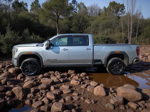 2024 GMC Sierra 2500 AT4
