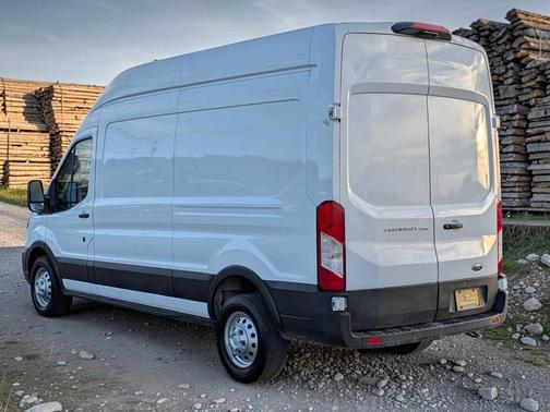 Oxford White 2022 Ford Transit-250 Base