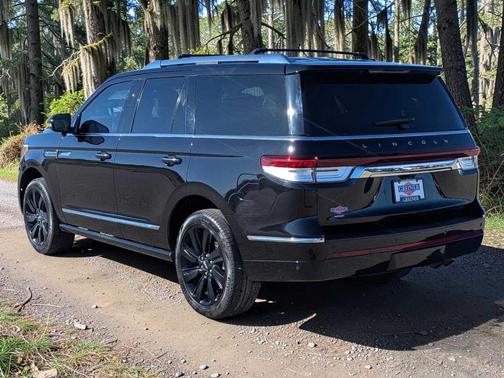 Infinite Black Metallic 2023 Lincoln Navigator Reserve