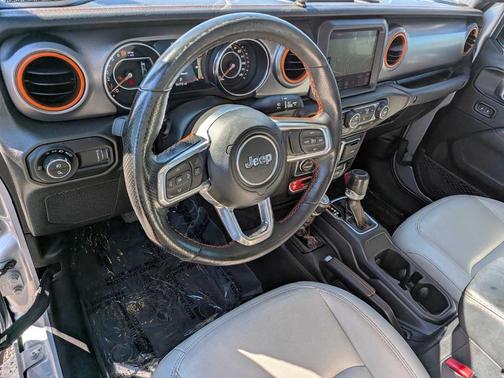 Silver Zynith Clearcoat 2023 Jeep Gladiator Mojave
