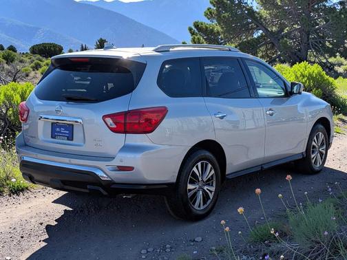 Brilliant Silver Metallic 2020 Nissan Pathfinder SL