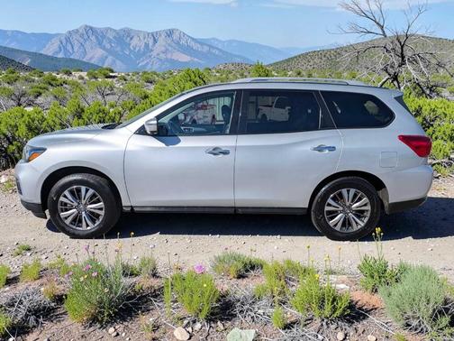 Brilliant Silver Metallic 2020 Nissan Pathfinder SL