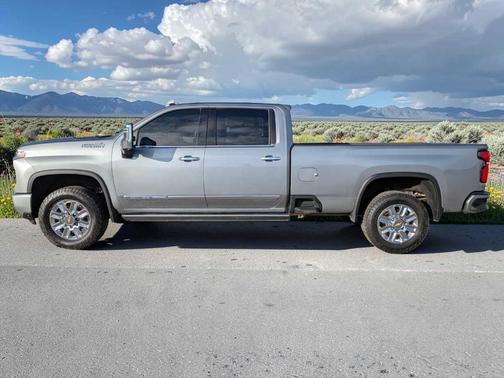 Sterling Gray Metallic 2024 Chevrolet Silverado 2500 High Country