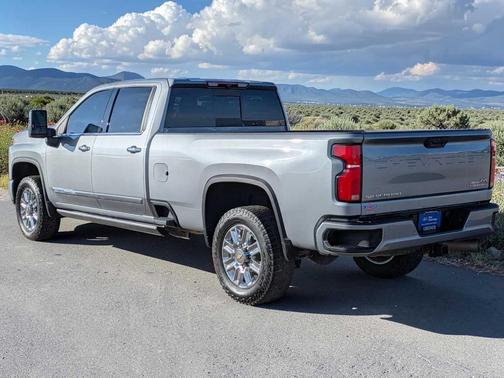Sterling Gray Metallic 2024 Chevrolet Silverado 2500 High Country