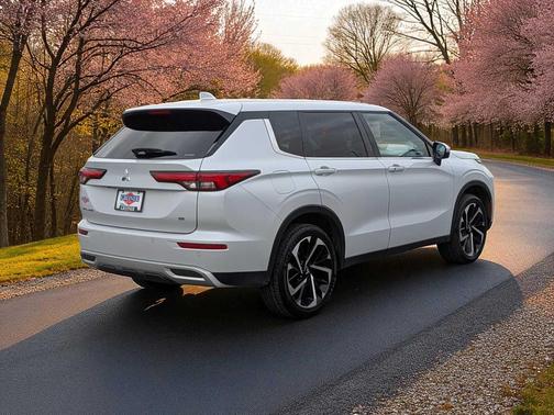 2024 Mitsubishi Outlander SE