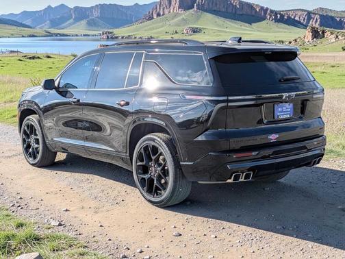 Black 2024 Chevrolet Traverse RS