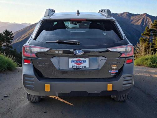 Crystal Black Silica 2023 Subaru Outback Wilderness