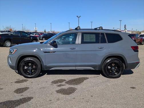 2024 Volkswagen Atlas 2.0T Peak Edition SEL
