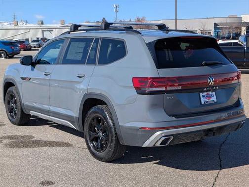 2024 Volkswagen Atlas 2.0T Peak Edition SEL