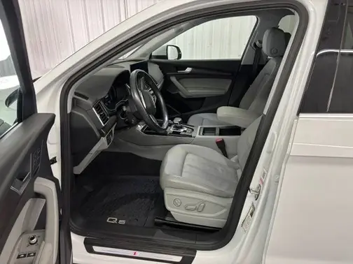 Ibis White 2022 Audi Q5 45 S line Premium