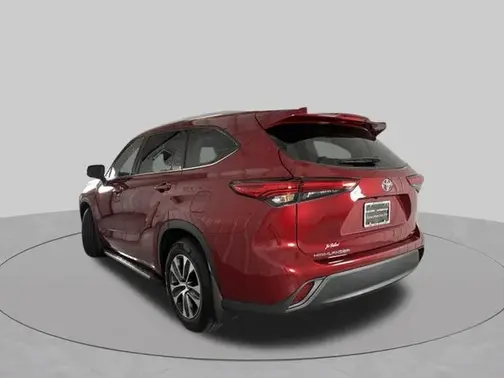 Pearl 2022 Toyota Highlander XLE