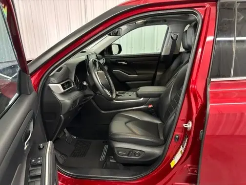 Pearl 2022 Toyota Highlander XLE