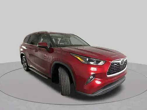 Pearl 2022 Toyota Highlander XLE
