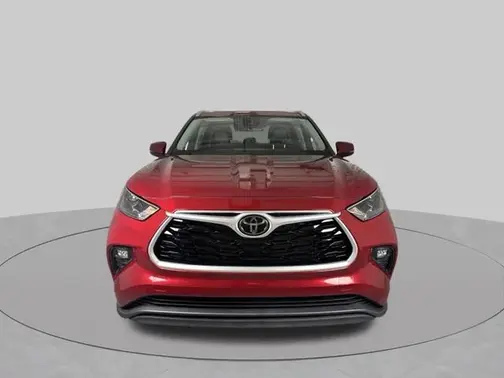Pearl 2022 Toyota Highlander XLE