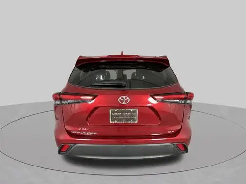 Pearl 2022 Toyota Highlander XLE