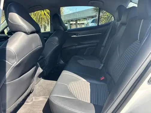 Ice 2023 Toyota Camry SE