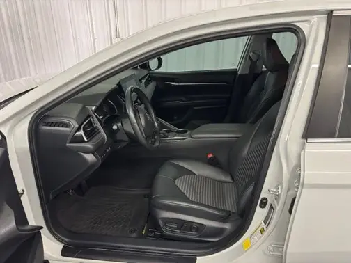 Ice 2023 Toyota Camry SE
