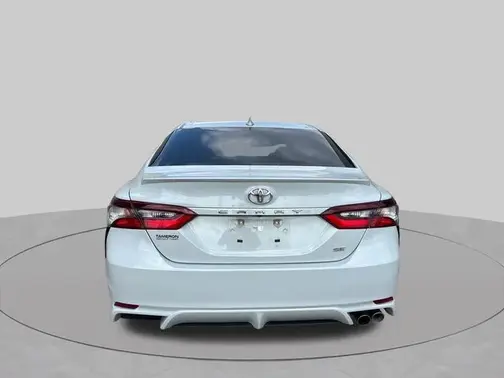 Ice 2023 Toyota Camry SE