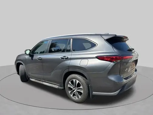 Magnetic Gray Metallic 2023 Toyota Highlander Hybrid XLE