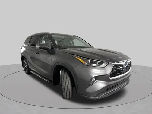 Magnetic Gray Metallic 2023 Toyota Highlander Hybrid XLE