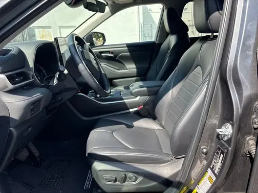 Magnetic Gray Metallic 2023 Toyota Highlander Hybrid XLE