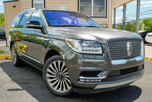 Gray 2018 Lincoln Navigator Reserve