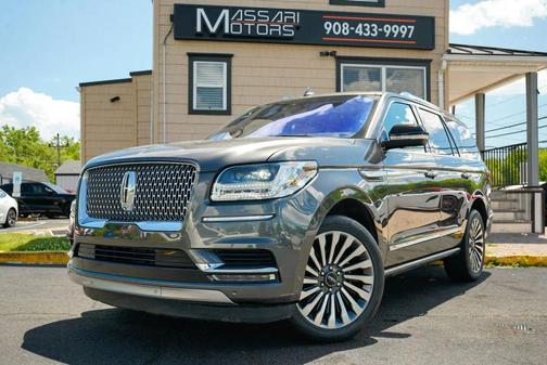 Gray 2018 Lincoln Navigator Reserve