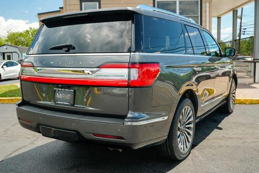 Gray 2018 Lincoln Navigator Reserve