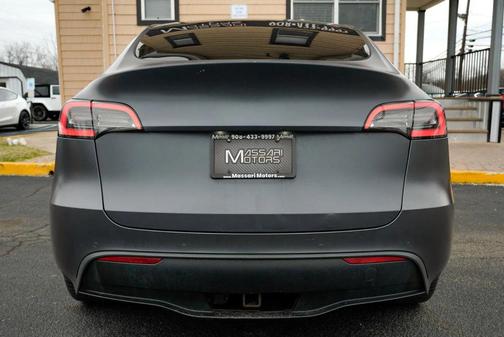 2022 Tesla Model Y Long Range Dual Motor All-Wheel Drive