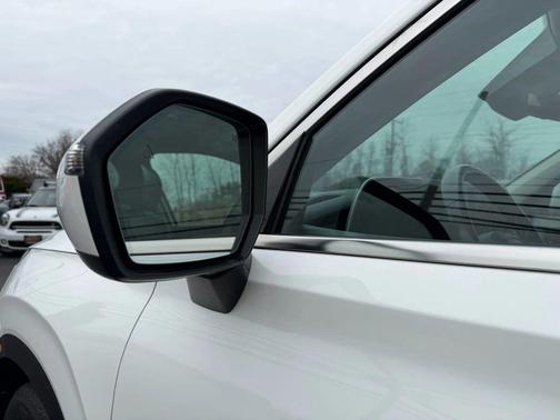 White 2023 Hyundai PALISADE SEL