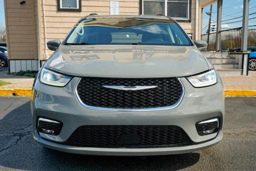 Gray 2022 Chrysler Pacifica Touring L