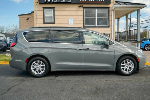Gray 2022 Chrysler Pacifica Touring L