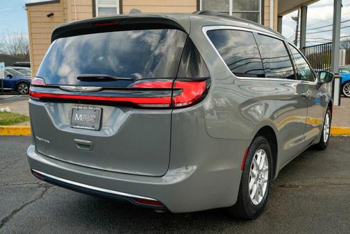 Gray 2022 Chrysler Pacifica Touring L