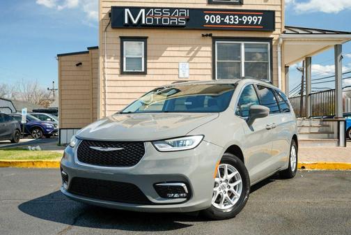 Gray 2022 Chrysler Pacifica Touring L