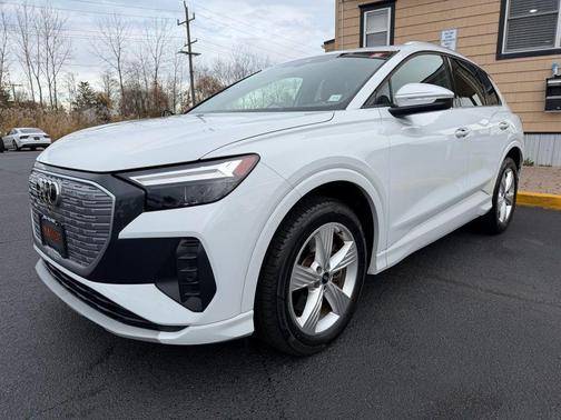 2022 Audi e-tron Premium Plus