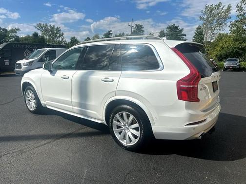 2018 Volvo XC90 T5 Momentum