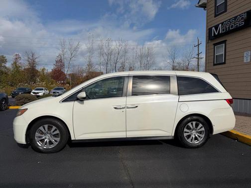 White 2016 Honda Odyssey EX-L
