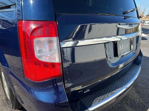 2013 Chrysler Town & Country Touring