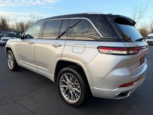 2022 Jeep Grand Cherokee Summit
