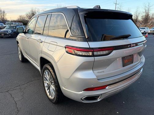 2022 Jeep Grand Cherokee Summit