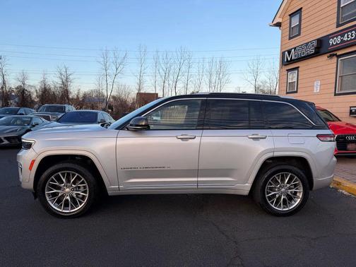 2022 Jeep Grand Cherokee Summit