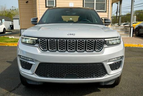 Silver 2022 Jeep Grand Cherokee Summit
