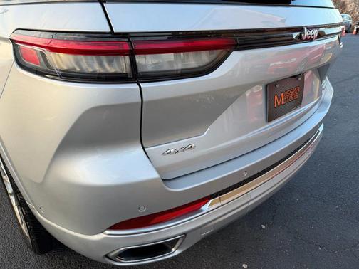 2022 Jeep Grand Cherokee Summit