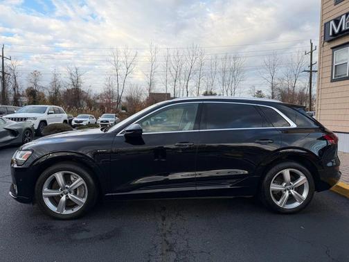 2019 Audi e-tron Premium Plus