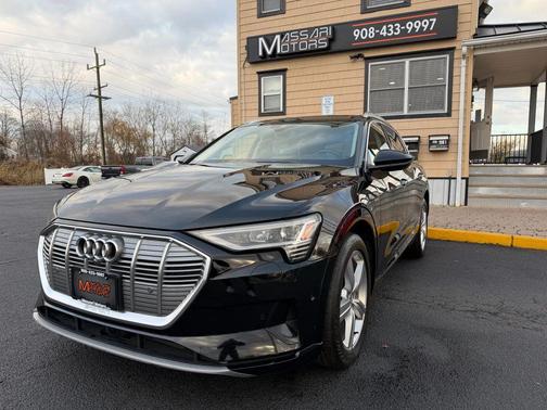 2019 Audi e-tron Premium Plus