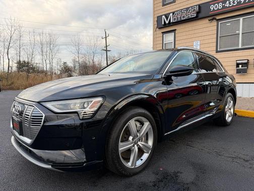 2019 Audi e-tron Premium Plus